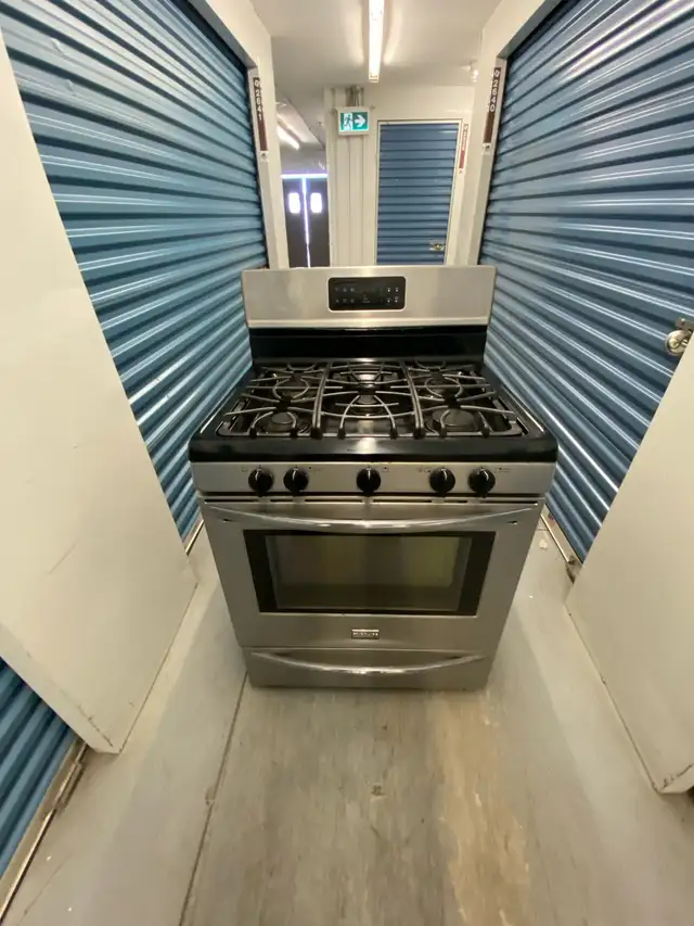 STAINLESS STEEL GAS RANGE - Photo 4