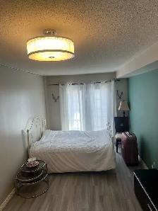 bedroom with private bathroom for rent Vaughan Woodbridge - Photo 3
