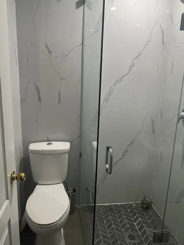 bedroom with private bathroom for rent Vaughan Woodbridge - Photo 6