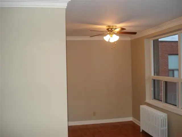 Queensway & Parklawn - 1 & 2 - Spacious B/R Apartments - Photo 4