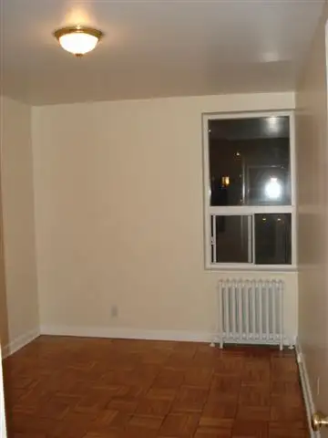 Queensway & Parklawn - 1 & 2 - Spacious B/R Apartments - Photo 5
