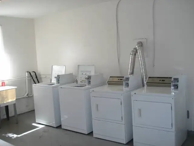 Queensway & Parklawn - 1 & 2 - Spacious B/R Apartments - Photo 8