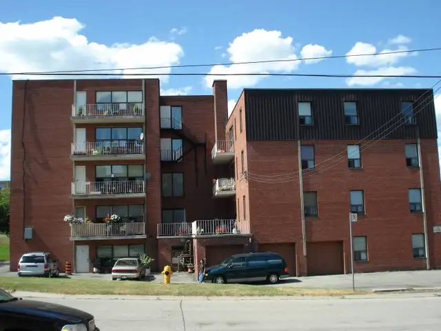 Queensway & Parklawn - 1 & 2 - Spacious B/R Apartments - Photo 9
