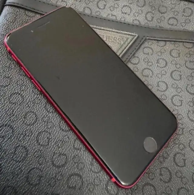 Apple iPhone SE Red - Photo 2