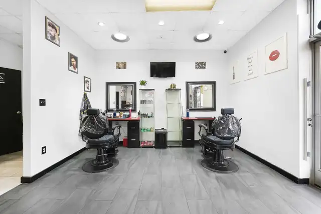 hairstyles chair for rent available immediately