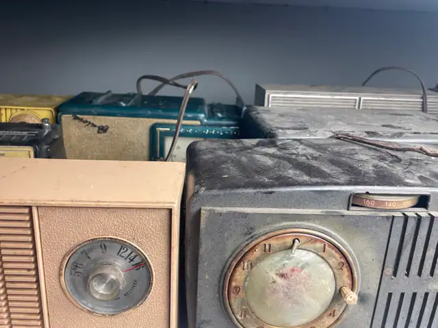 Vintage Radios For Sale - Photo 2