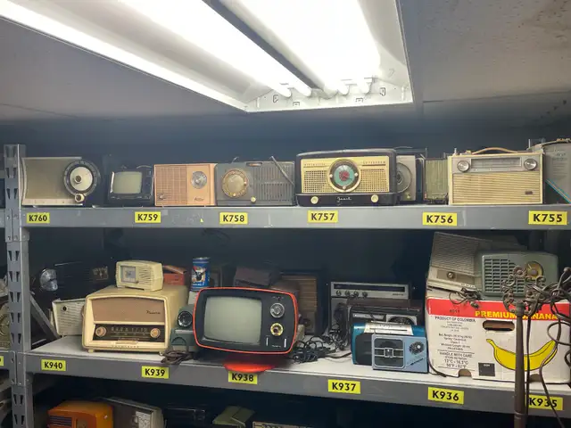 Vintage Radios For Sale - Photo 5