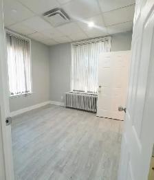 AFFORDABLE MAIN-FLOOR OFFICE/STUDIO IN A HIGH-TRAFFIC AREA - Photo 9