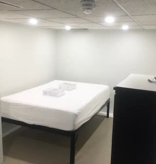 30 SECS to ST. CLAIR COLLEGE   SAVE $$ - PRIVATE ROOMS FOR RENT - Photo 6