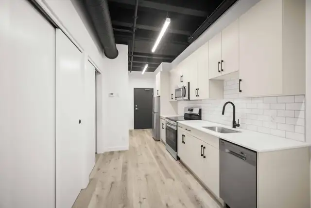 Modern 1 Bedroom Apartment! Move In Ready! - Photo 6