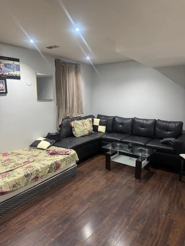 2 Bedroom Basement Apartment - Photo 2