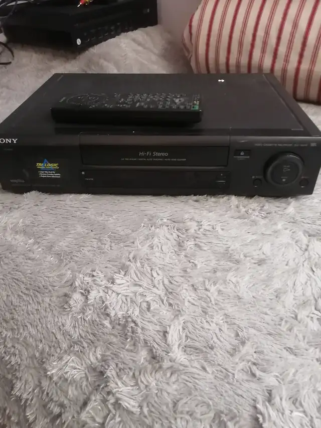 Sony Hi-Fi stereo VHS player with remote