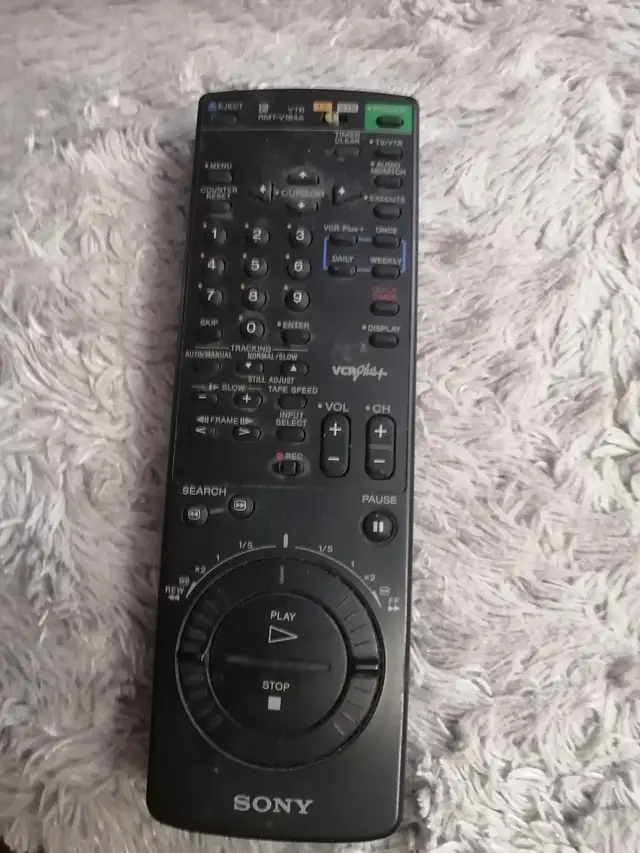 Sony Hi-Fi stereo VHS player with remote - Photo 3