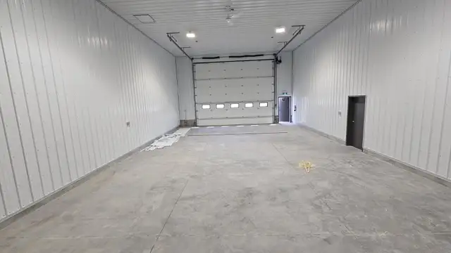 Commercial Shop Bay (1500sqft)
