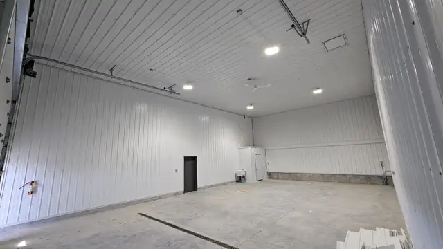 Commercial Shop Bay (1500sqft) - Photo 4