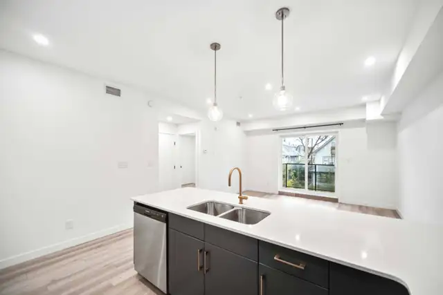 LUXURY 2 Bedroom Apartment! With Fitness Centre! - Photo 3