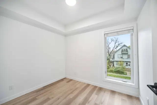 LUXURY 2 Bedroom Apartment! With Fitness Centre! - Photo 4