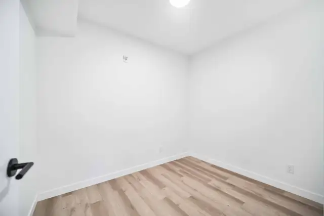 LUXURY 2 Bedroom Apartment! With Fitness Centre! - Photo 9