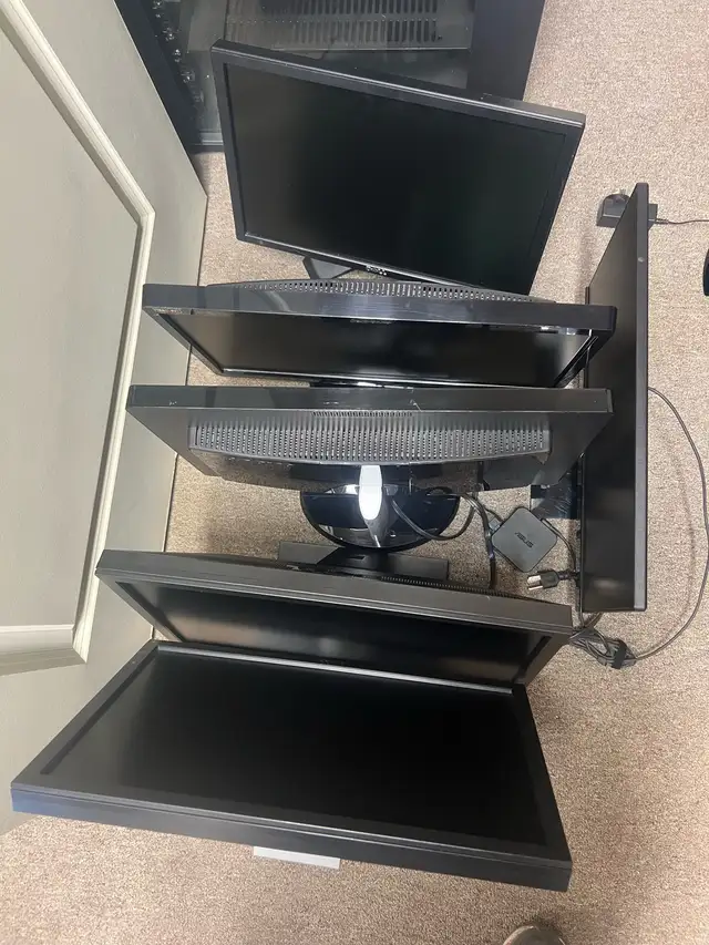 Multiple 20" Monitors