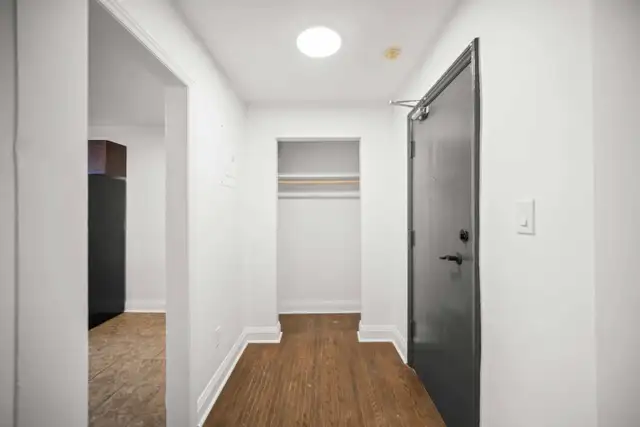 Spacious Studio Apartment! Move In Ready! - Photo 2