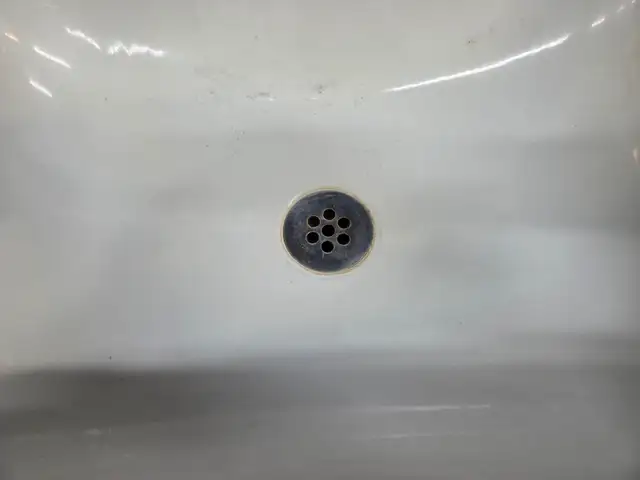 Large Crane Porcelain Basin Sink - Photo 2