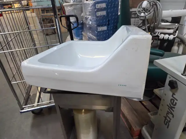 Large Crane Porcelain Basin Sink - Photo 4