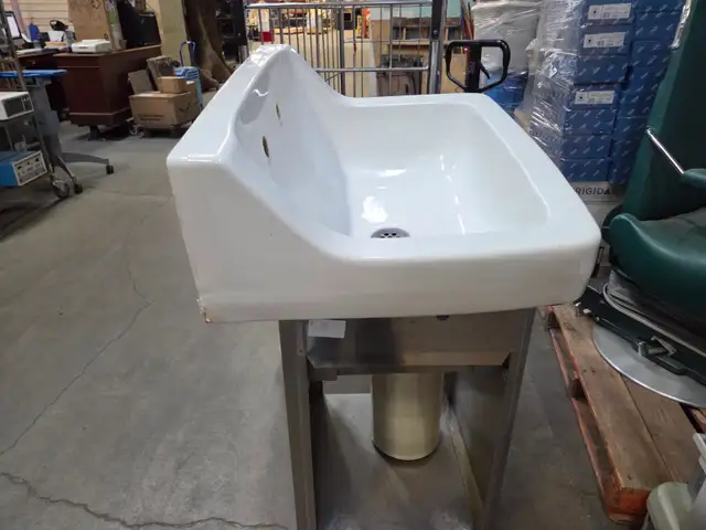 Large Crane Porcelain Basin Sink - Photo 6