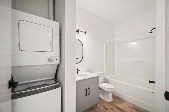 BRAND NEW 2 Bedroom Apartment! Located In The Heart Of Downtown! - Photo 10
