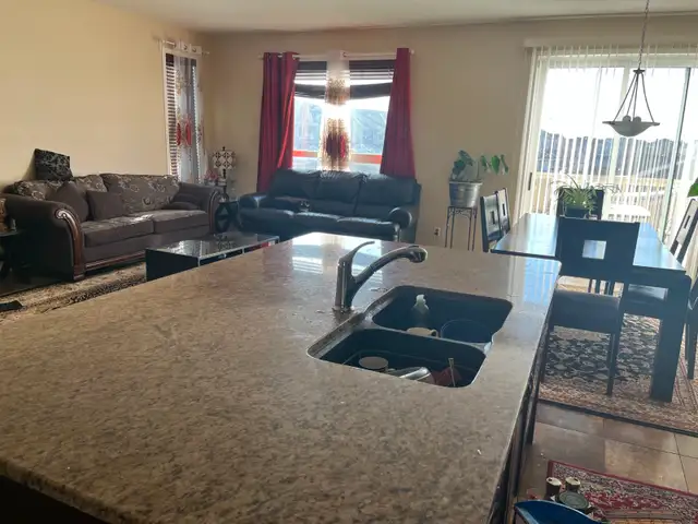 Rent: Semi-Detached Walkout Home in New Brighton , - Photo 3