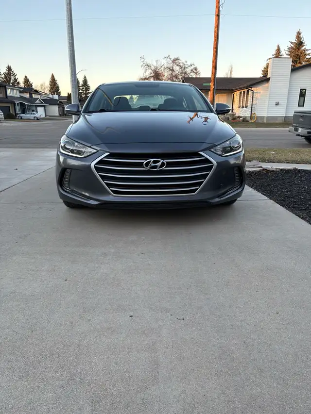 Hyundai Elantra - Photo 2