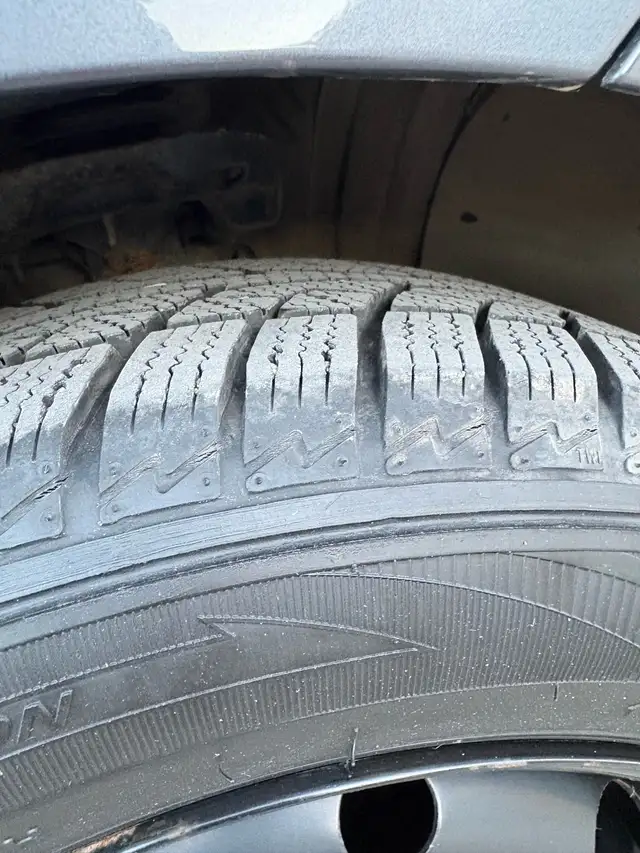 Hyundai Elantra - Photo 3
