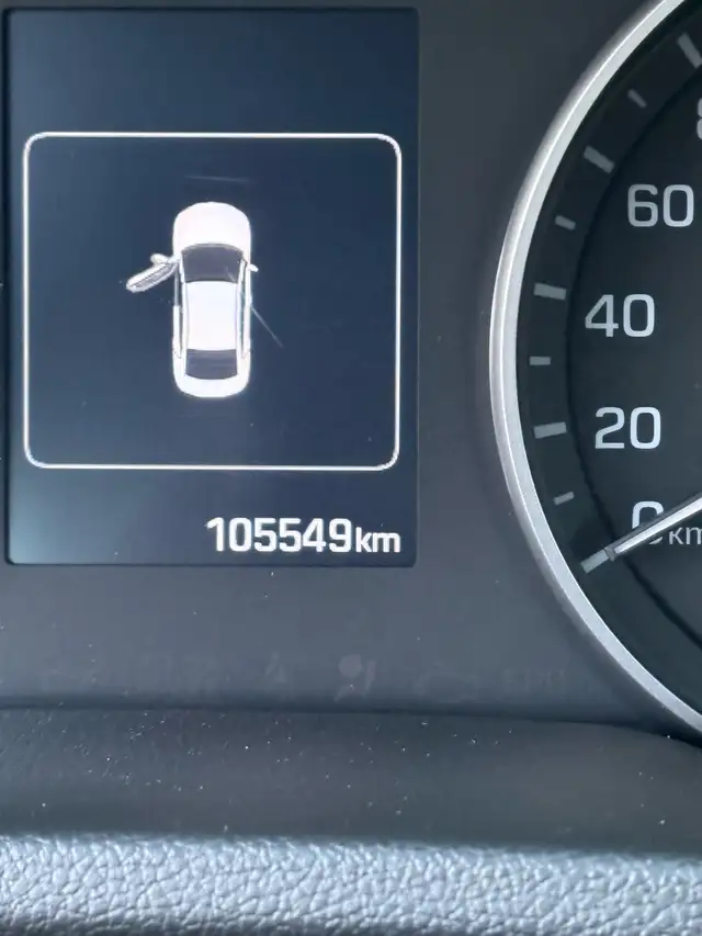 Hyundai Elantra - Photo 5