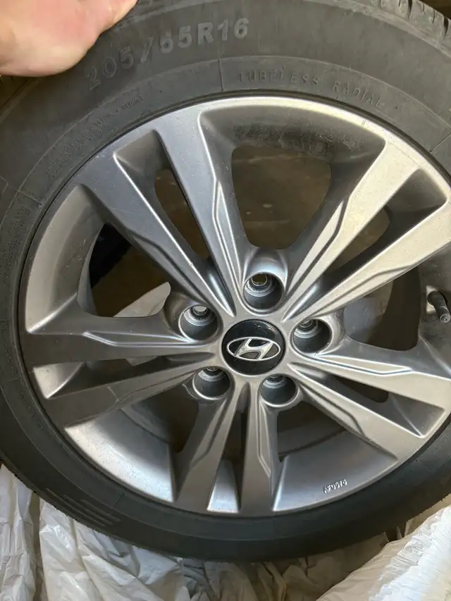 Hyundai Elantra - Photo 7