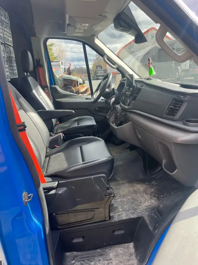 2021 Ford Transit RWD - Photo 6