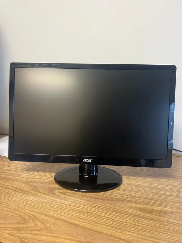 Multiple 21.5" Monitors - Photo 2