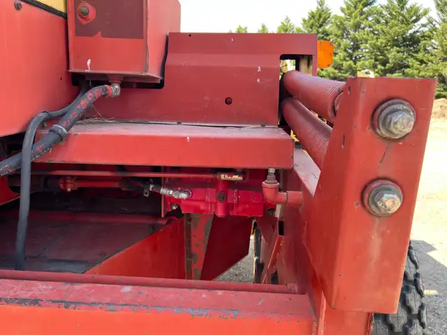 1992 New Holland 1499 12’ Haybine - Photo 6