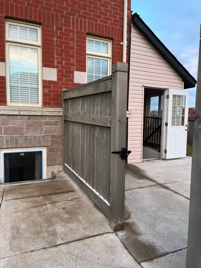 Basement for rent Dixie rd & Country rd Brampton - Photo 3