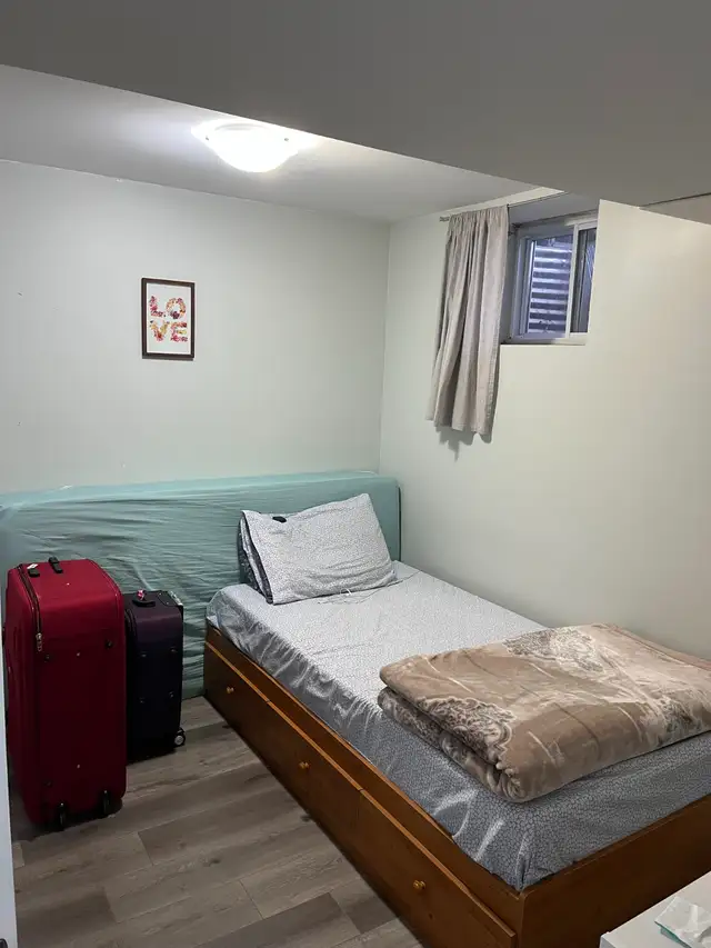 Basement for rent Dixie rd & Country rd Brampton - Photo 6