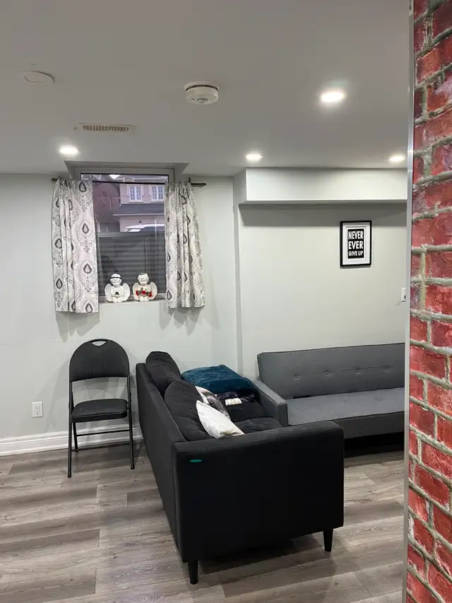Basement for rent Dixie rd & Country rd Brampton - Photo 8