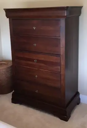 SOLID WOOD CHEST OF DRAWERS