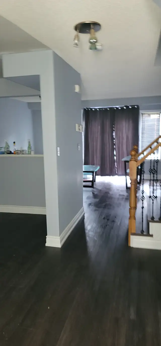 Spacious 4 Bedroom  4 Bathrooms Townhouse in Kitchener - Photo 2