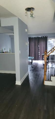 Spacious 4 Bedroom  4 Bathrooms Townhouse in Kitchener - Photo 2