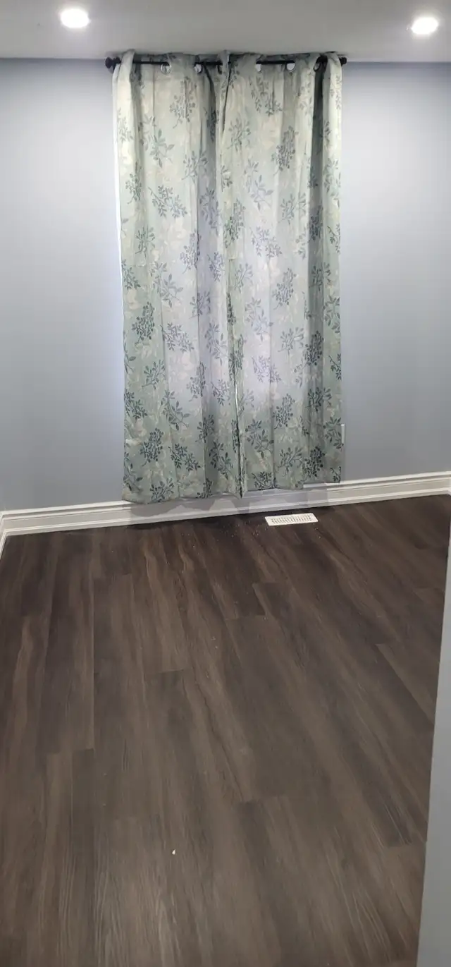 Spacious 4 Bedroom  4 Bathrooms Townhouse in Kitchener - Photo 9