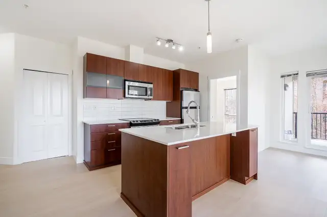 2 Bedrooms and 2 Bathrooms condo in heart of Central City Surrey - Photo 3