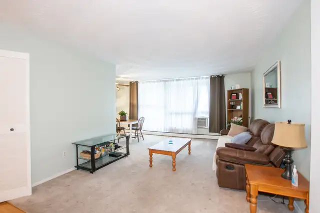 35 Towering Heights Blvd, St. Catharines (301) - 1 Bed   Den - Photo 4