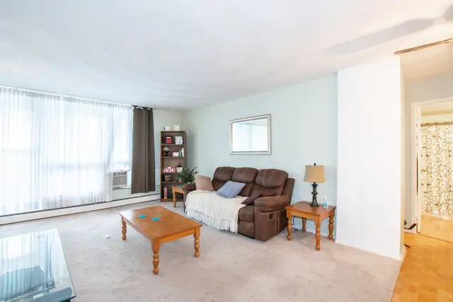 35 Towering Heights Blvd, St. Catharines (301) - 1 Bed   Den - Photo 5