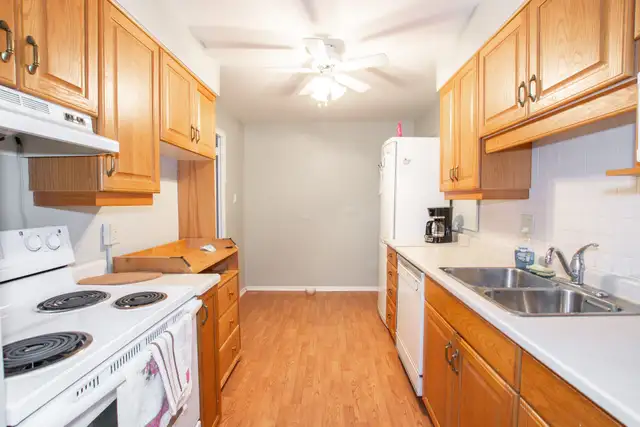 35 Towering Heights Blvd, St. Catharines (301) - 1 Bed   Den - Photo 9