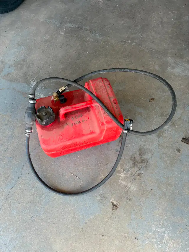 9.9 Evinrude boat motor. - Photo 2
