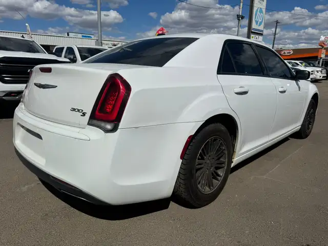 2016 CHRYSLER 300 S –FULLY LOADED -ACCIDENT FREE / ONLY $9,999 ! - Photo 4