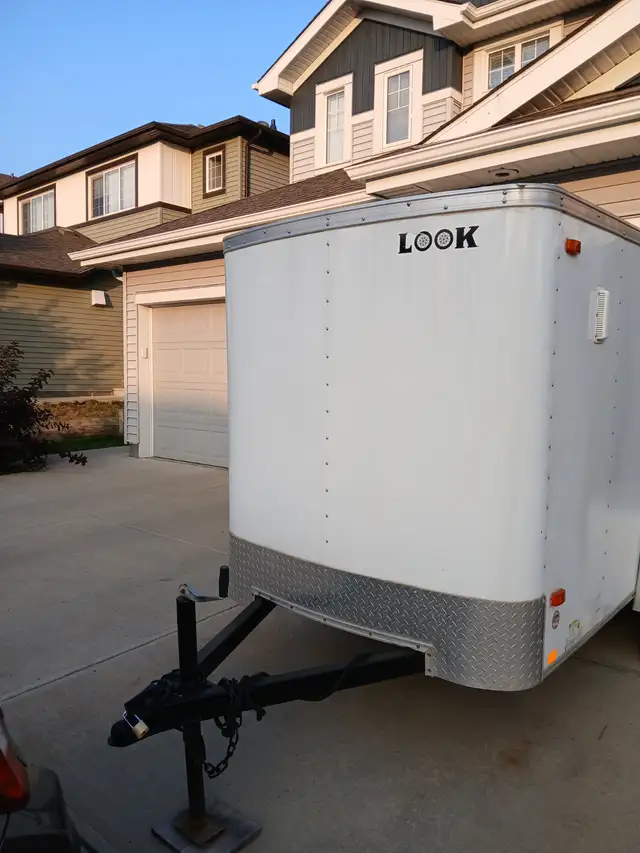 Flooring equipment and trailer